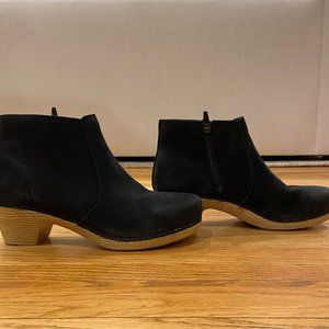 Dansko  Maria Ankle Boot Zip Up Clogs